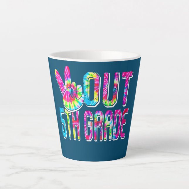 Tasse Latte Enfants diplômés de 5e année Jour Dernier de (Devant)