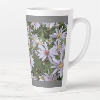Tasse Latte fleur sauvage de l'aster mauve pâle en latte