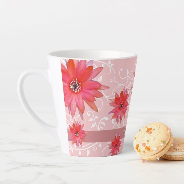 Tasse Latte Fleurs rouges Whimsical Feuilles Tourbillonnant Aj (En situation)