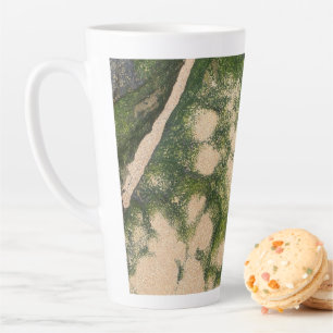 Tasse Latte Formation rocheuse de grès avec de la mousse vert