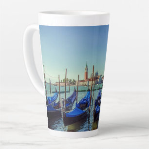 Tasse Latte Gondolas à Venise, Italie