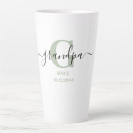 Tasse Latte Grand-père Élégant Script Monogramme Vert Argent