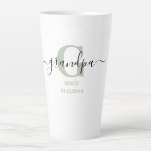 Tasse Latte Grand-père Élégant Script Monogramme Vert Argent
