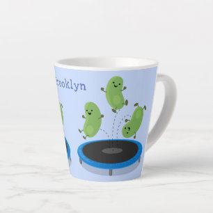 Tasse Latte Haricots verts mignons sur dessin animé trampoline