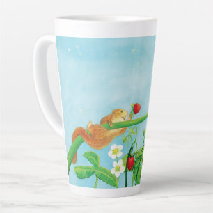 Tasse Latte Hazel Dormouse, fraises sauvages et bouffée de pis