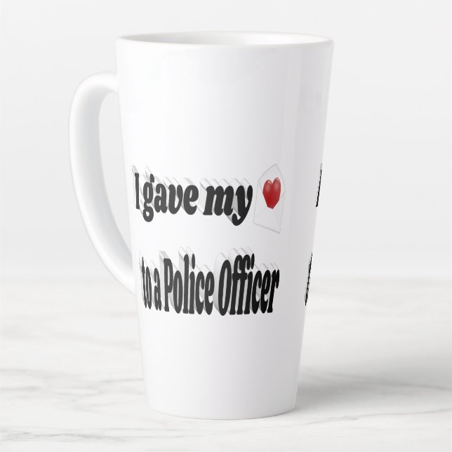 Tasse Latte J'ai donné mon coeur à un policier (Angle gauche)