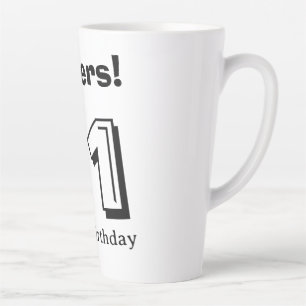 Tasse Latte Joyeux 21 anniversaire nom en lettres grasses cade