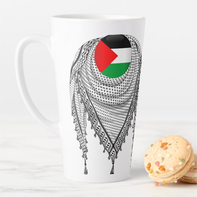 Tasse Latte Keffiyeh Écharpe palestinienne tissu traditionnel (En situation)