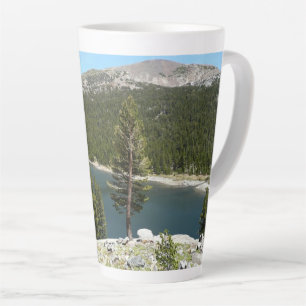Tasse Latte Lac Tenaya dans le parc national de Yosemite