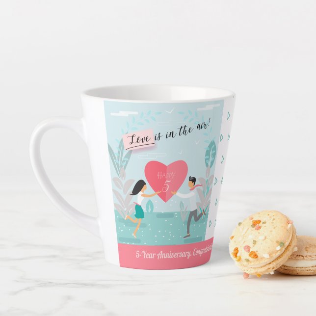 Tasse Latte "L'amour est dans l'air !" Anniversaire des couple (En situation)