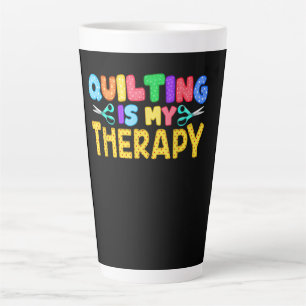 Tasse Latte Le courtepointe est ma thérapie Cadeaux Annivers