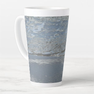 Tasse Latte L'eau sur la plage Photographie Abstraite