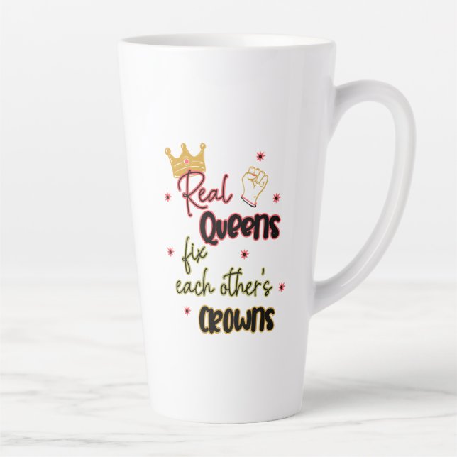 Tasse Latte Les vraies reines réparent les couronnes de l'autr (Droite)