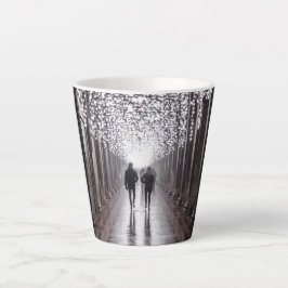 Tasse Latte Lumière, ombres et symétrie - sépia
