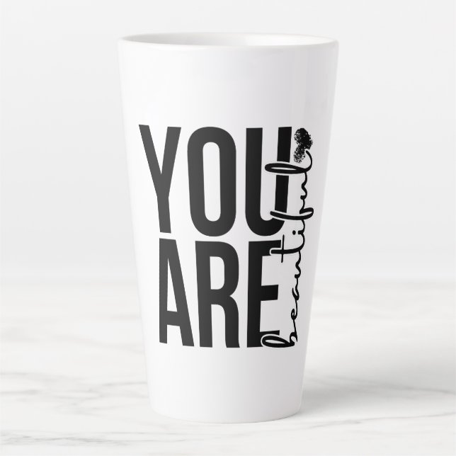 Tasse Latte Minimalist “Beautiful” Typography Design – Black a (Devant)