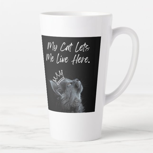 Tasse Latte My Cat Lets Me Live Here (Droite)