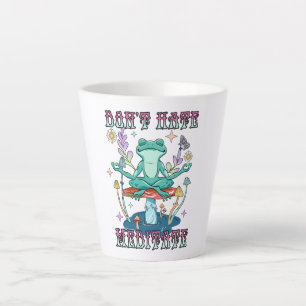 Tasse Latte "Ne haïssez pas, méditez" Grenouille pacifique e