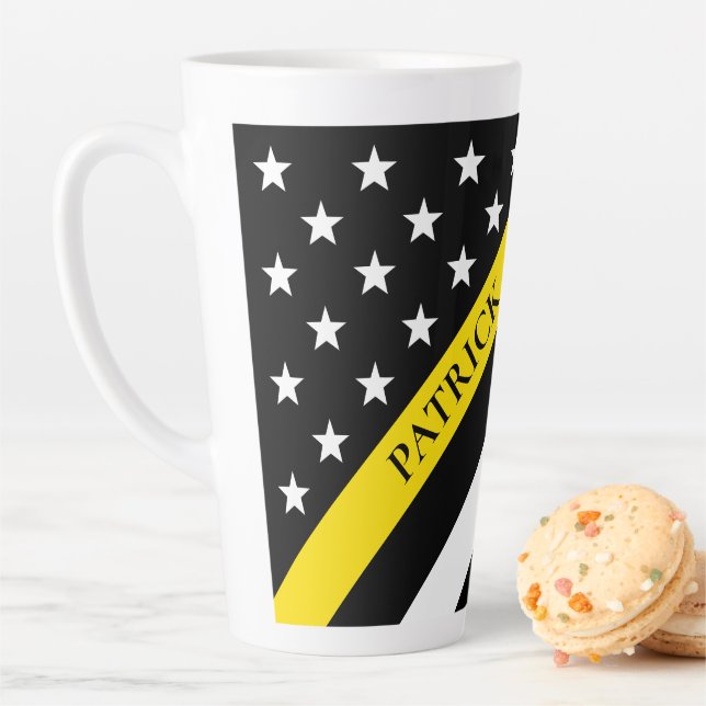 Tasse Latte Nom du monogramme de l'indicateur Dispatcher ligne (En situation)