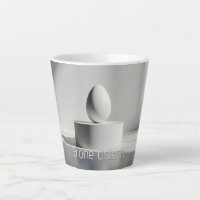 Œuf de Pâques minimaliste sur un socle moderne
