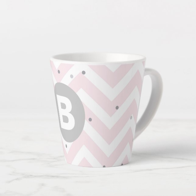 Tasse Latte Pastel Pink Chevron and Dots Grey Monogram (Angle droit)