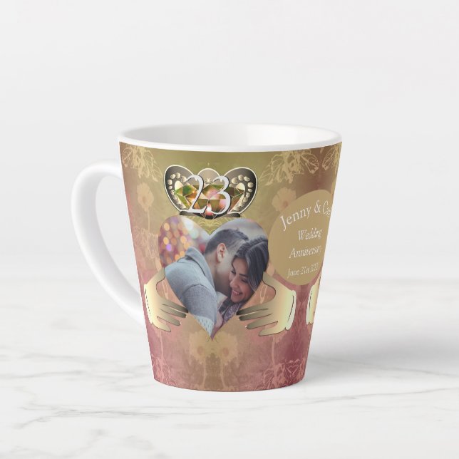 Tasse Latte Photo 23e anniversaire du Mariage Topaz Claddagh (Angle gauche)