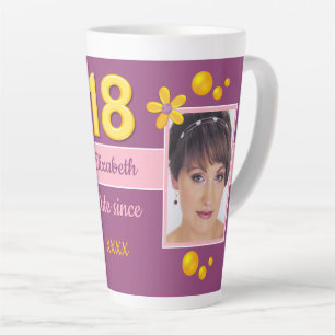 Tasse Latte Photo violet et or avec nom 18e anniversaire