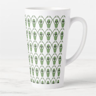 Tasse Latte Pose du cœur extraterrestre