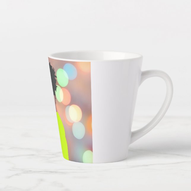 Tasse Latte Reine dansante. (Droite)