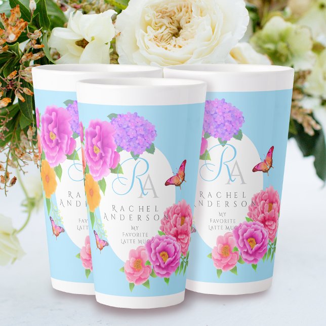 Tasse Latte Romantique Monogramme Peonies Jardin Bleu (Romantic Peonies Garden Monogram Blue Latte Mug.)