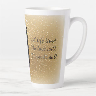 Tasse Latte Rose avec détails dorés scintillants
