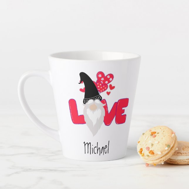 Tasse Latte Saint Valentin Black Red Love Gnome (En situation)