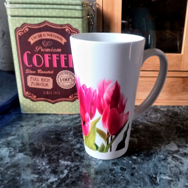 Tasse Latte Saison printanière des fleurs de tulipes roses (Créateur téléchargé)