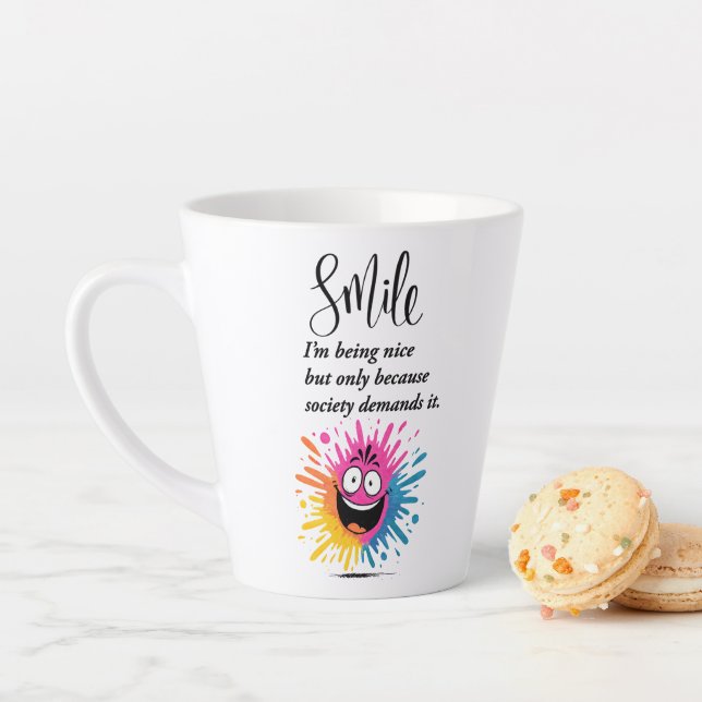 Tasse Latte Sourire, conception sociale et sarcastique (En situation)