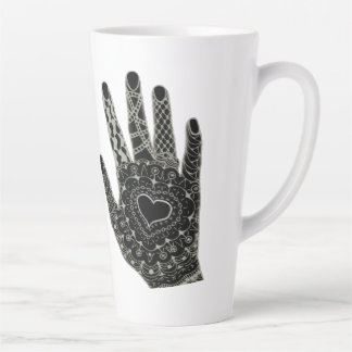Tasse Latte Stein à bière avec mains dessinées formant un cœur