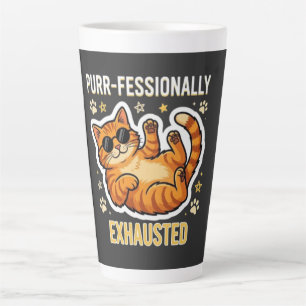 Tasse Latte T-shirt chat mignon professionnellement épuisé