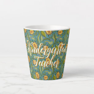 Tasse Latte Tortues d'enseignant de maternelle dans les feuill