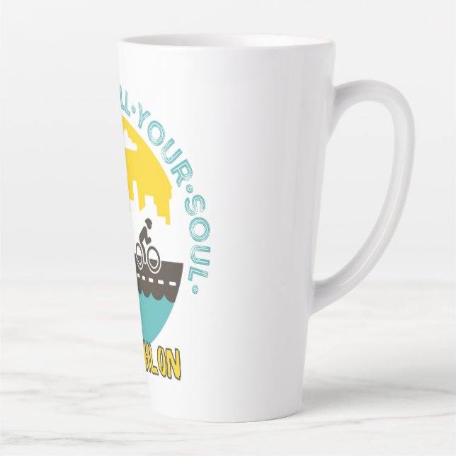 Tasse Latte Triathlon. L'aventure remplit votre âme (Droite)