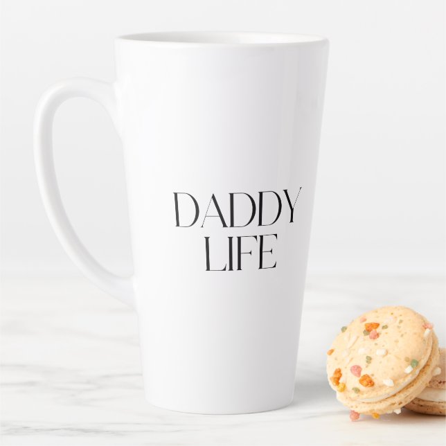 Tasse Latte Typographie moderne et classique Daddy Life (En situation)