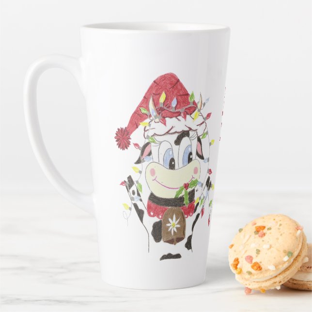 Tasse Latte Vache de caricature accrochant les lumières de Noë (En situation)
