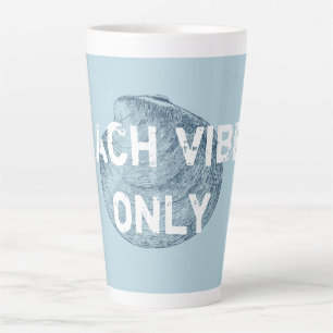 Tasse Latte Vibes Plage Seulement Police Distante
