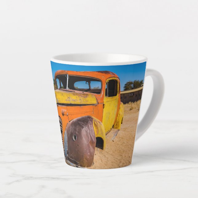 Tasse Latte Voiture ancienne et abandonnée à Solitaire, Namibi (Angle droit)