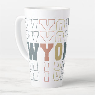 Tasse Latte Word Art Wyoming empilé