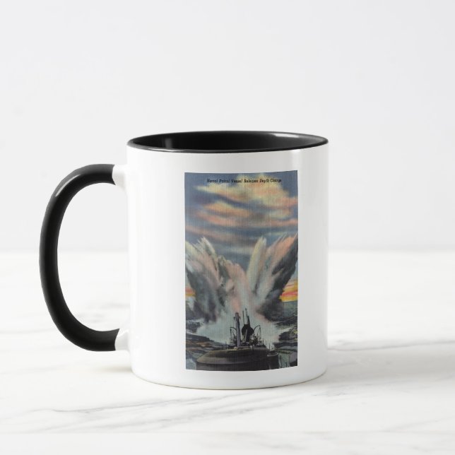 Tasse Le navire de patrouille de la marine libère une ch (Gauche)