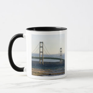 Tasse Le pont Mackinac enjambant les détroits de 4