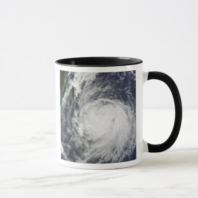 Tasse Le typhon Lupit au large des Philippines (Droite)