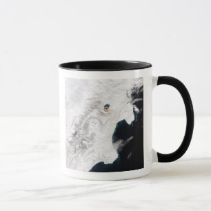 Tasse Le volcan de Shiveluch dans le Kamtchatka Krai,