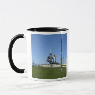 Tasse L'effort de navette spatiale est encadré par un