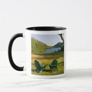 Tasse Les chaises Adirondack sur la pelouse du Jourdain