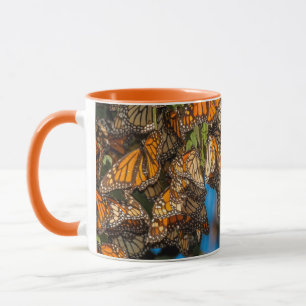 Tasse Les papillons monarques migrateurs s'accrochent au