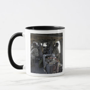 Tasse les soldats surveillent les dangers